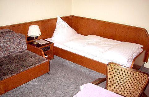Hotel Goldinger Landstuhl Rum bild